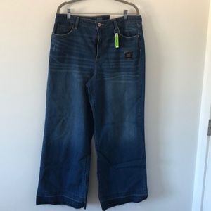 High waist, wide leg jeans.